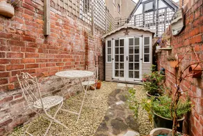 Quaint Cottage in the heart of the Cotswolds - Image 2