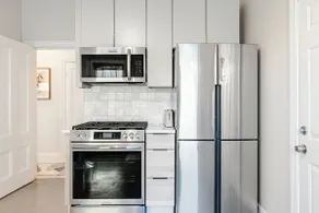 Providence Boutique 2BR, King Bed, Walk Everywhere - Image 4