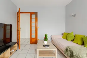 Bright 70 m² 2-bedroom apartment | Free parking | Near Geneva - Image 2