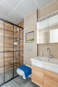 Modern and comfortable • 1000Mbps network • Downtown location - Image 4