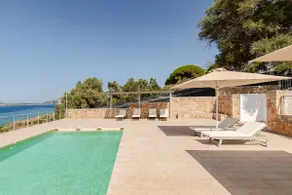 Spacious seafront villa sleeps 2/4 - Image 2
