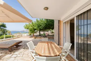Spacious seafront villa sleeps 2/4 - Image 5