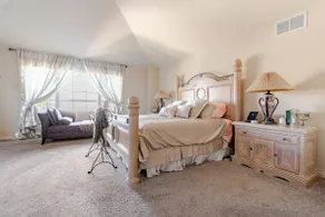 Beautiful 1/2 Duplex in Cherry Creek - Image 4
