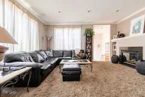 Beautiful 1/2 Duplex in Cherry Creek - Image 5