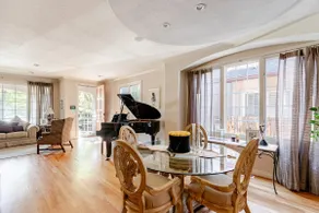 Beautiful 1/2 Duplex in Cherry Creek - Image 3