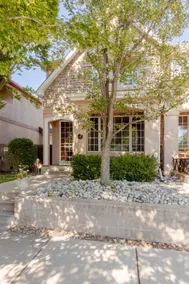 Beautiful 1/2 Duplex in Cherry Creek - Image 5