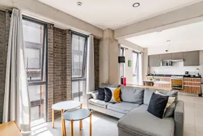 Zuno Apartment, queen bed, living-dining room, A/C, 50' screen - Image 5