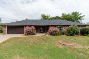 Comfortable Home by CoxHealth & MSU | Fenced Yard - Image 5