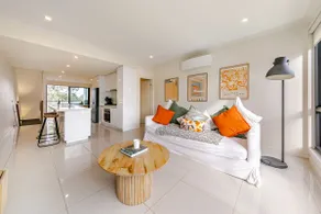 Lakeside Townhouse in Laurimar Town Centre - Image 2