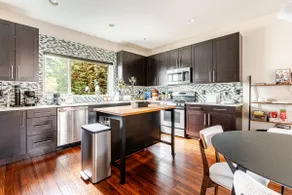 Sept 30% off Designer 3BR Ballard Townhome - Image 3
