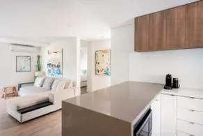 Stylish Cottesloe Apartment with Ocean View - Image 3