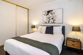 Boutique Elsternwick Apartment - Image 3