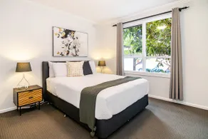 Boutique Elsternwick Apartment - Image 2