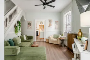 Spacious, historical oasis in center city - Image 5