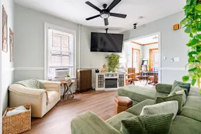 Spacious, historical oasis in center city - Image 2