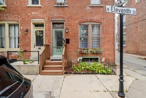 Spacious, historical oasis in center city - Image 3