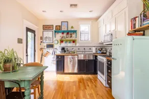 Charming Boho Farm Carriage House in Heart of Downtown - Image 5