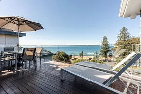 Macs Beach House - Image 2