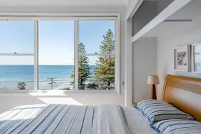 Macs Beach House - Image 5