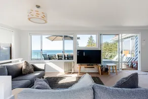 Macs Beach House - Image 4