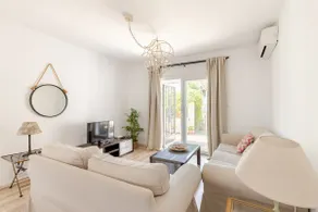 Charmigt hus med privat pool, trädgård, skuggsområden och bbq - Image 5