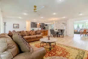 Modern 3BR near DFW, Las Colinas & Love Field - Image 1