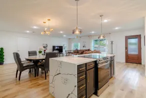 Modern 3BR near DFW, Las Colinas & Love Field - Image 2