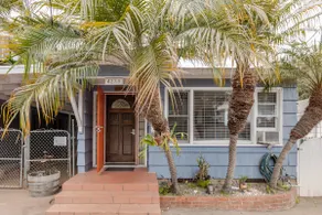 Cozy Family Bungalow • Sleeps 4 • Rare Park 2 Cars - Image 3