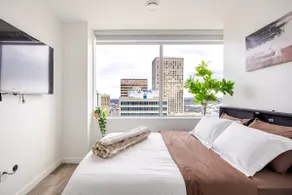 Onyx Downtown Suite | Skyline Views + Parking - Image 3