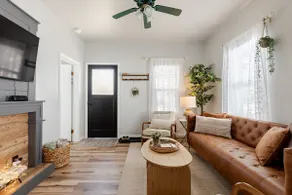 Cozy Cottage on Chestnut - Image 2