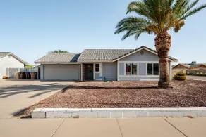 Pool home in the heart of Peoria - Image 2