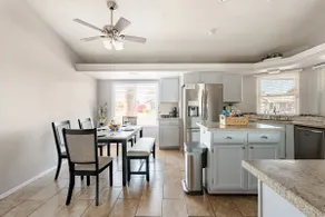 Pool home in the heart of Peoria - Image 4