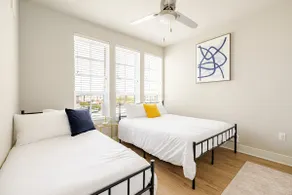Modern 1200sf 2bed apto in Frisco - Image 2