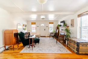 Golden Historic District 3BR Bungalow - Image 4