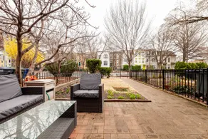 Private row house apartment nestled in Shaw - Image 2