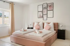Boutique studio at the harbor ”Pretty In Pink” - Image 3