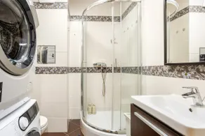 Easy City Access Bright 1BR with Underground Parking - Image 4