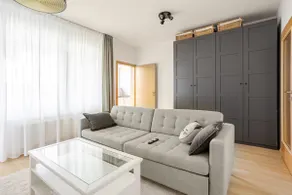 Easy City Access Bright 1BR with Underground Parking - Image 5