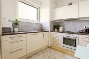 Easy City Access Bright 1BR with Underground Parking - Image 3