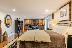 Water front studio apartment with fireplace. - Image 5