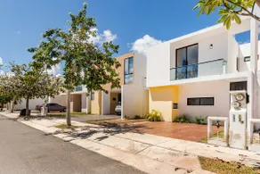 Entire house, Zona Floresta, close to Altabrisa - Image 2