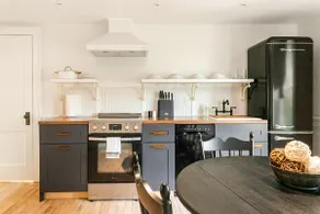 Cozy 1937 Guest Quarters • Walk Downtown - Image 4