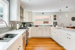 Lux SandPoint Retreat | 3 Bed, AC | Near Hospitals - Image 4