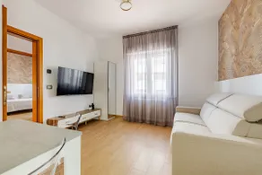 Lux Three-Room Apartment 55 sqm: Mega Kitchen, Balcony & Patio - Image 3