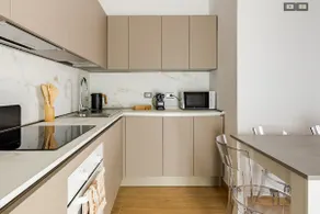 Lux Three-Room Apartment 55 sqm: Mega Kitchen, Balcony & Patio - Image 2