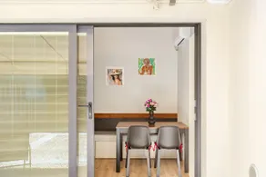 Como. Private parking, air conditioning and outdoor space - Image 3