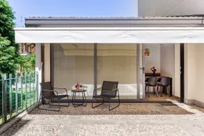 Como. Private parking, air conditioning and outdoor space - Image 2