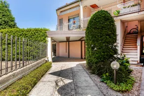 Como. Private parking, air conditioning and outdoor space - Image 5