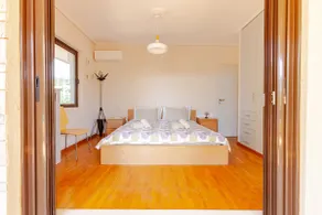 Modern Condo at the Beach - Image 2