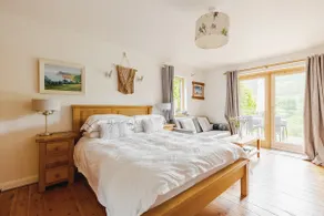 'Driftwood' is a 15 minute walk to Bantham beach. - Image 2